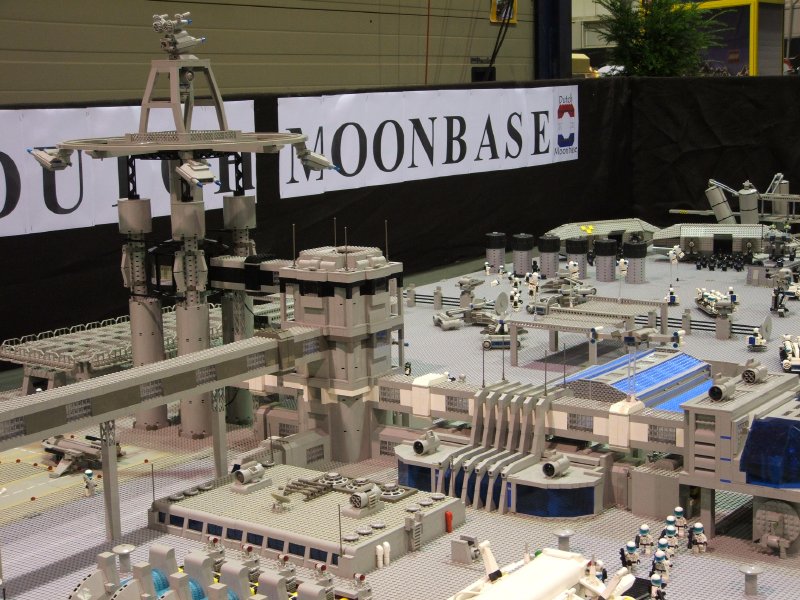 dscf2396dutchmoonbase_lw2006.jpg