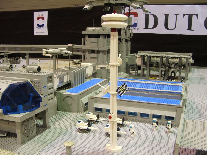 dscf2402dutchmoonbase_lw2006.jpg