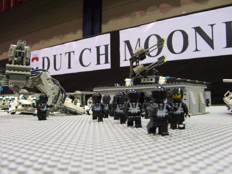 dscf2650dutchmoonbase_lw2006.jpg