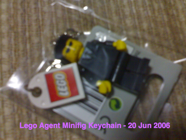 agentminifigkeychain20jun06.jpg