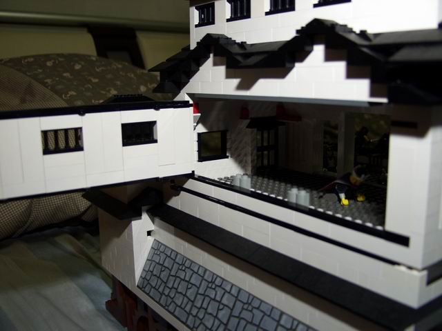 q_castle1w.jpg