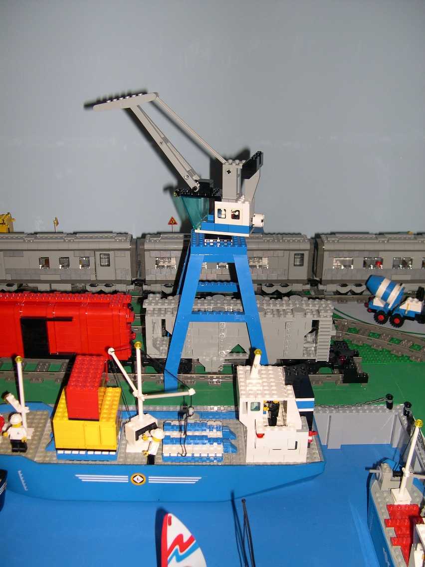 blue_dock_crane.jpg