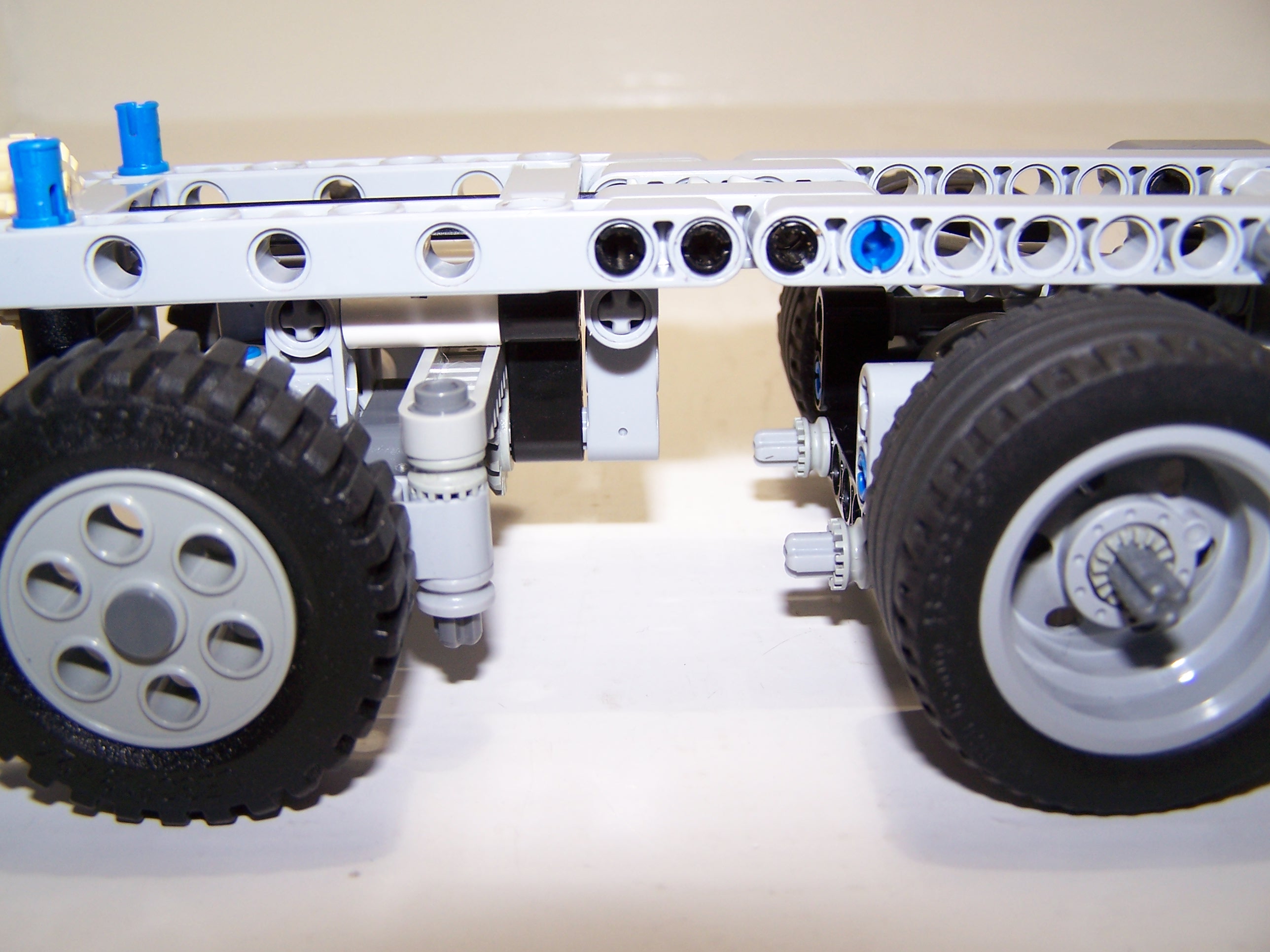 12studs4axles025.jpg
