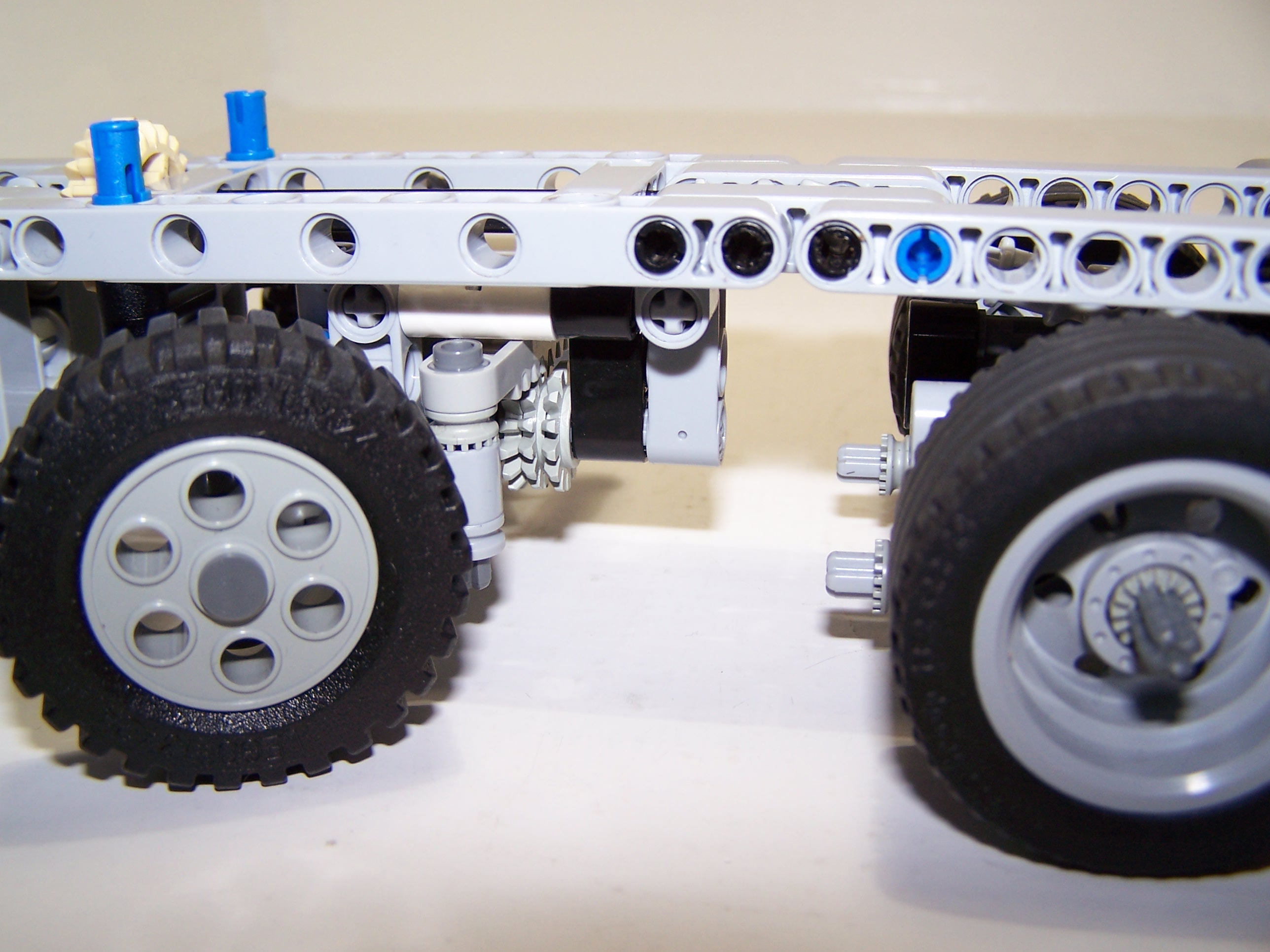12studs4axles026.jpg