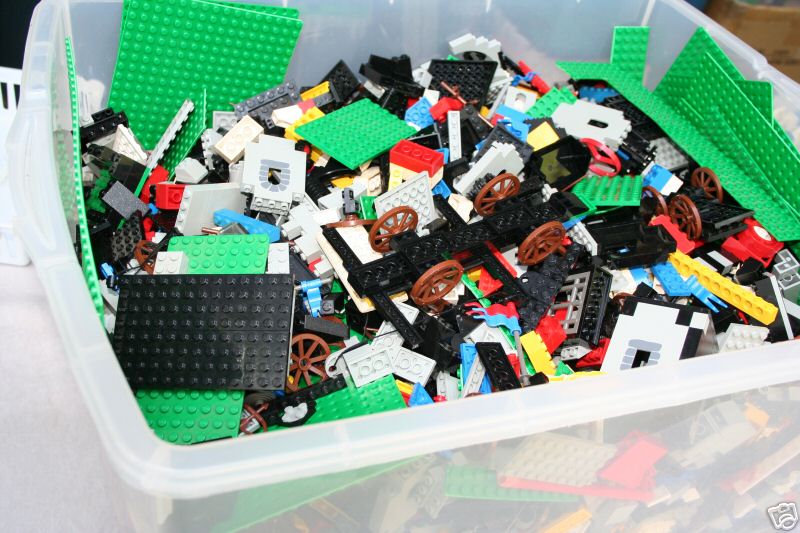 bucket-o-legos.jpg