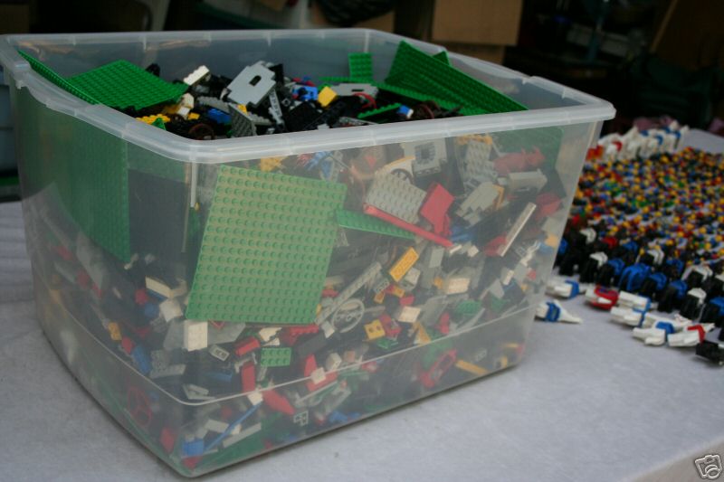 bucket-o-legos2.jpg