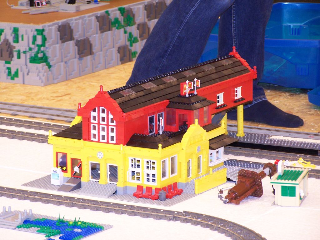 lego-world-2007-setting_up-002.jpg