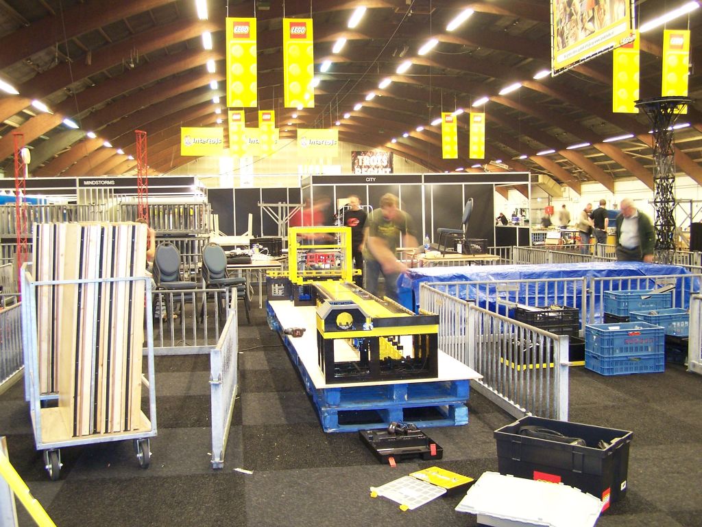 lego-world-2007-setting_up-005.jpg