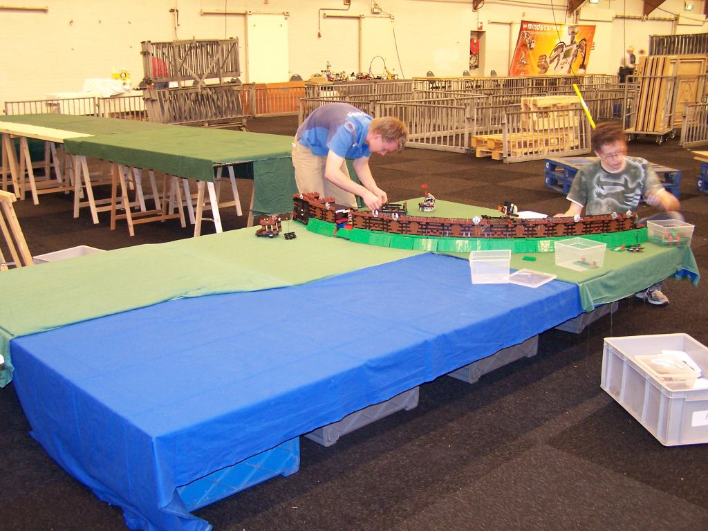 lego-world-2007-setting_up-007.jpg