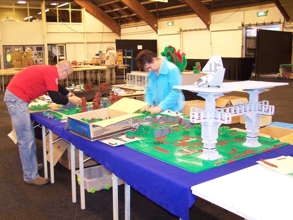 lego-world-2007-setting_up-008.jpg