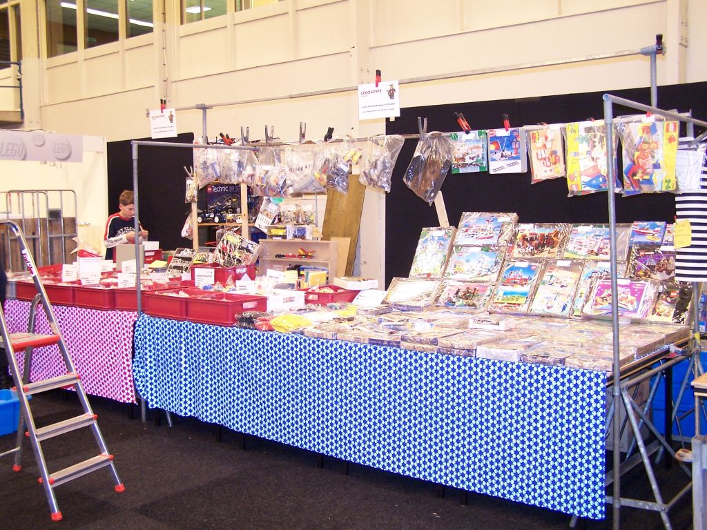lego-world-2007-setting_up-014.jpg