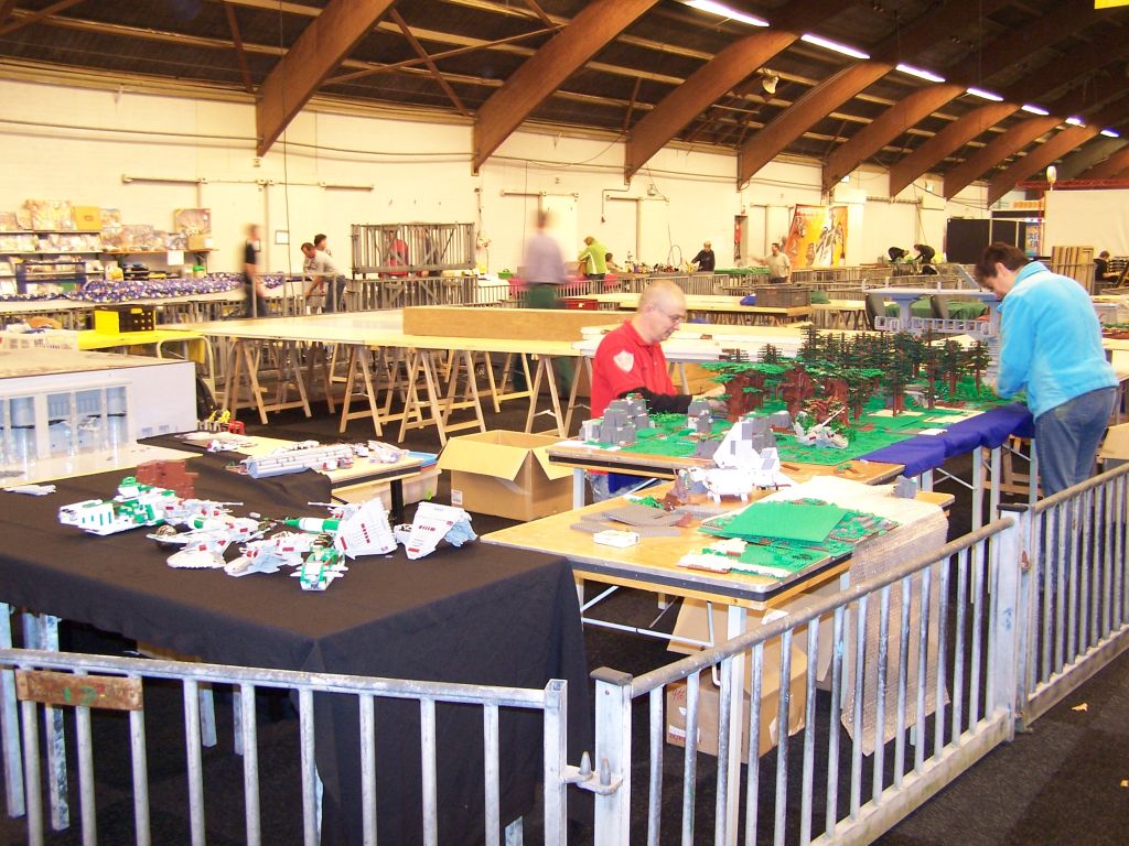 lego-world-2007-setting_up-017.jpg