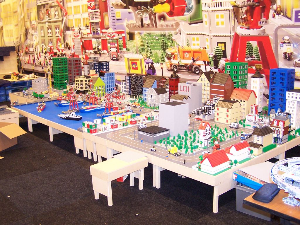 lego-world-2007-setting_up-023.jpg