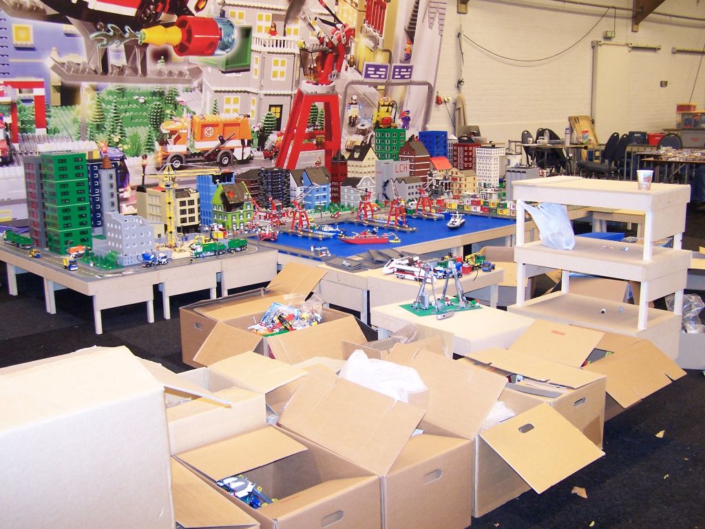 lego-world-2007-setting_up-024.jpg