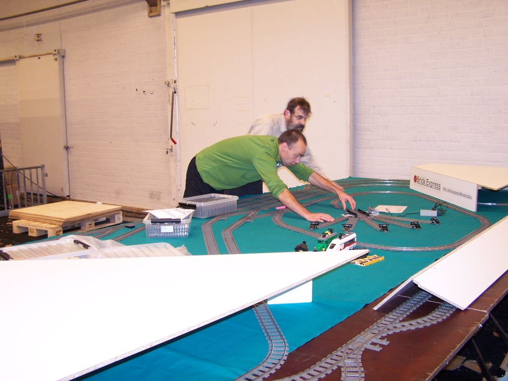 lego-world-2007-setting_up-027.jpg