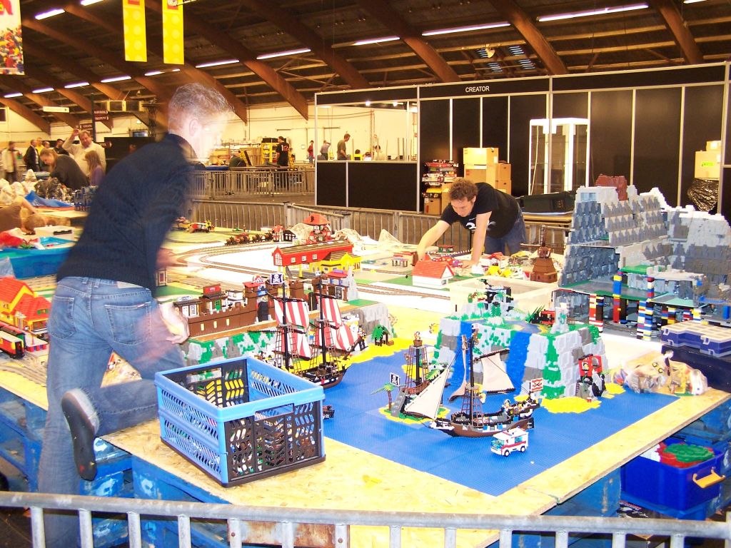 lego-world-2007-setting_up-029.jpg