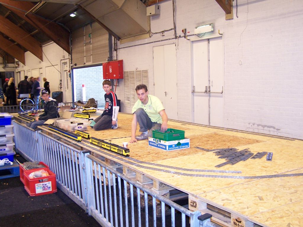 lego-world-2007-setting_up-032.jpg
