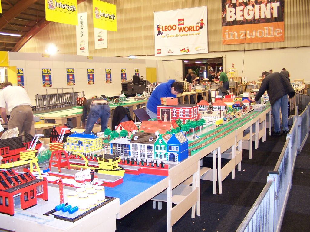 lego-world-2007-setting_up-033.jpg