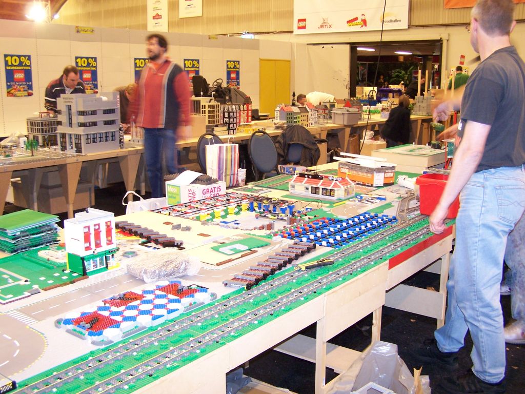lego-world-2007-setting_up-035.jpg