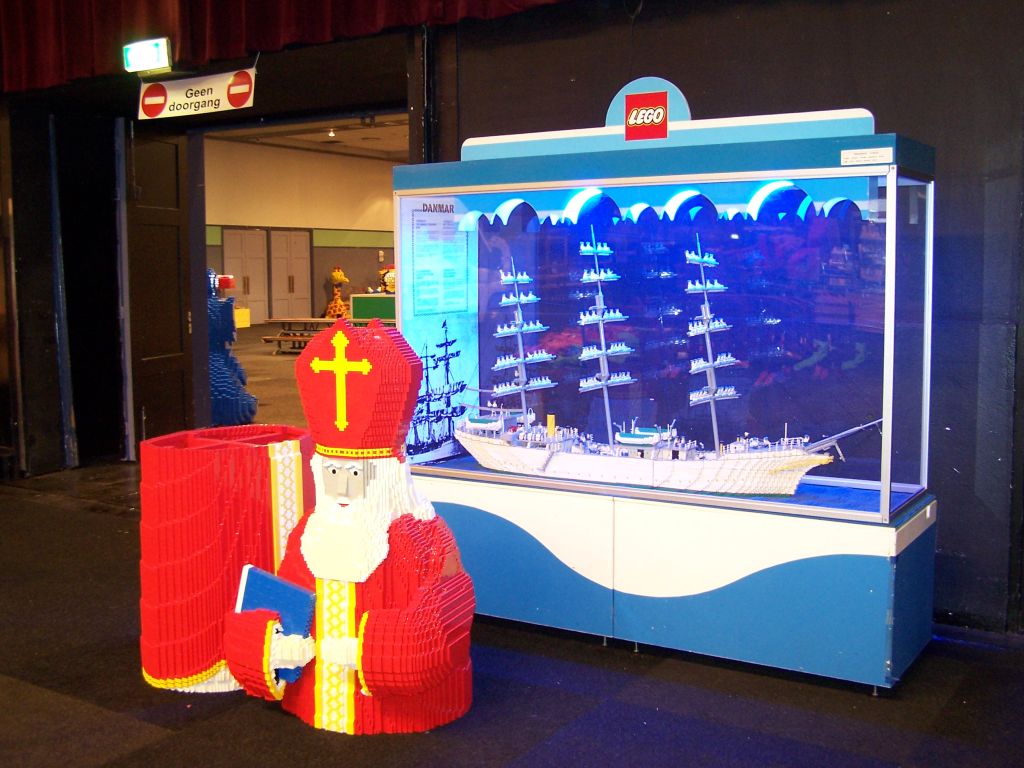 lego-world-2007-setting_up-037.jpg