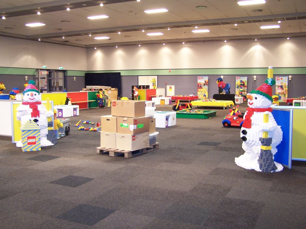 lego-world-2007-setting_up-041.jpg