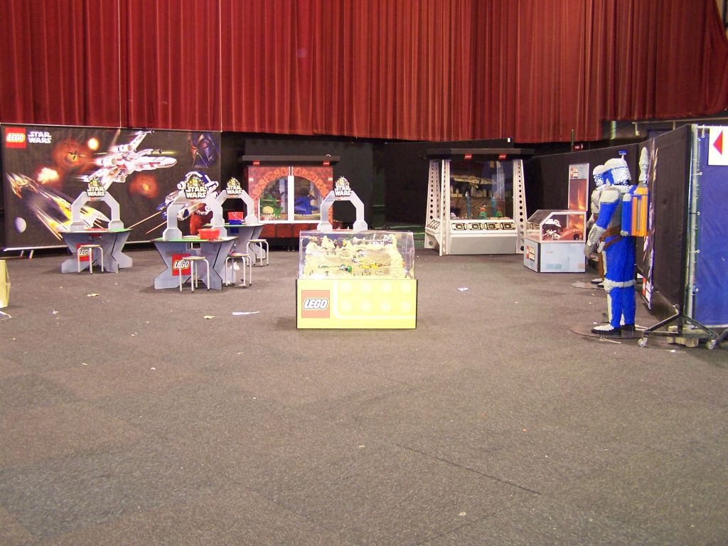 lego-world-2007-setting_up-047.jpg
