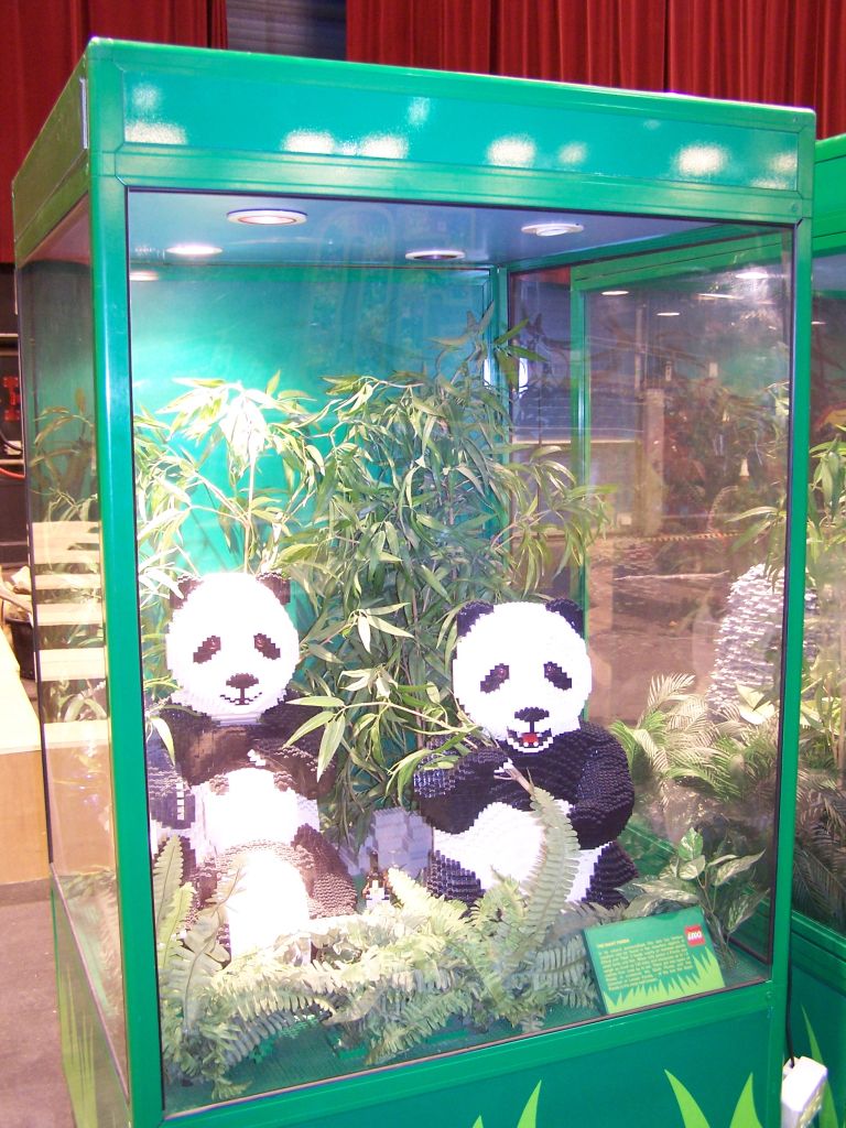 lego-world-2007-setting_up-050.jpg