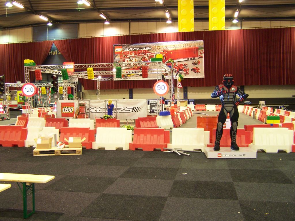 lego-world-2007-setting_up-052.jpg