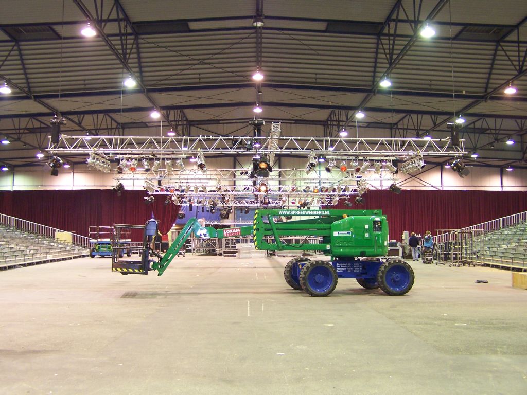 lego-world-2007-setting_up-055.jpg