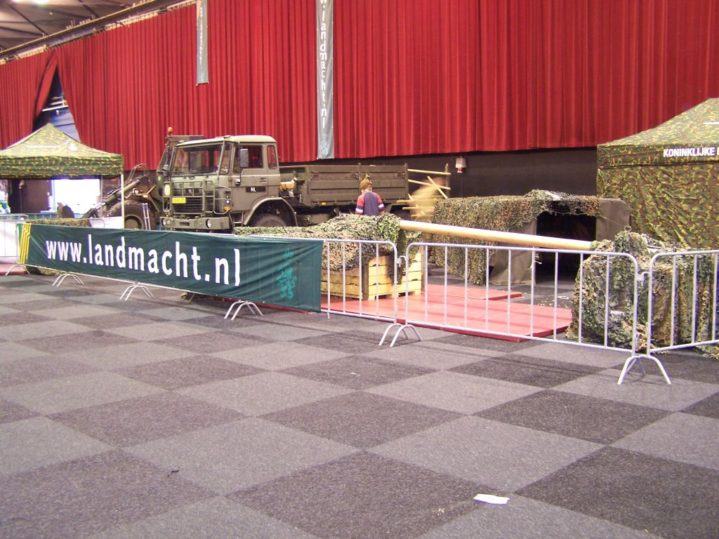 lego-world-2007-setting_up-057.jpg