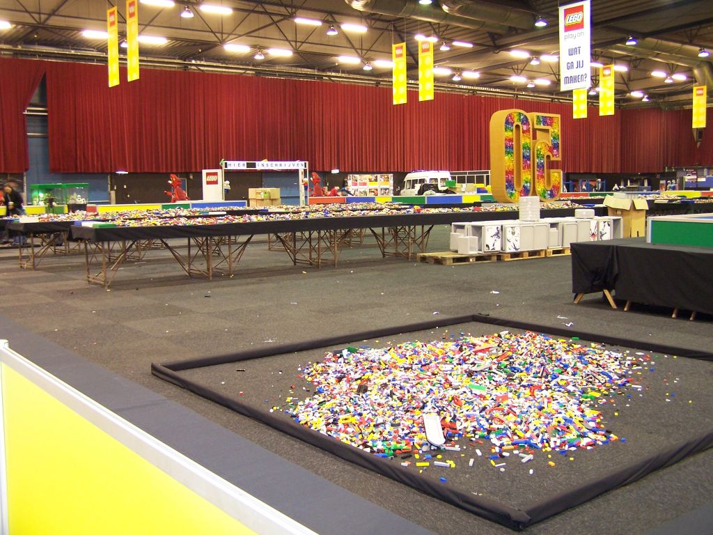 lego-world-2007-setting_up-060.jpg