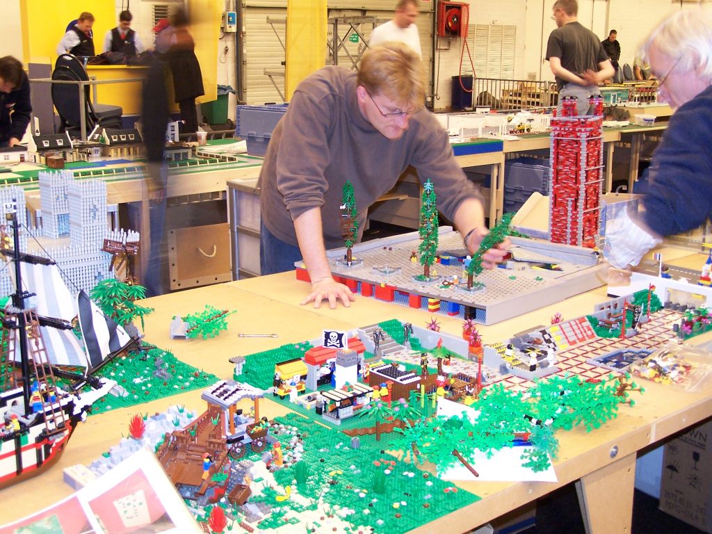 lego-world-2007-setting_up-081.jpg