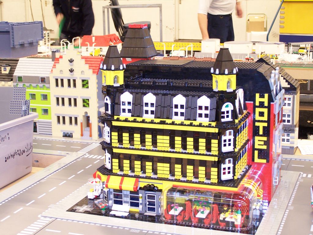 lego-world-2007-setting_up-083.jpg