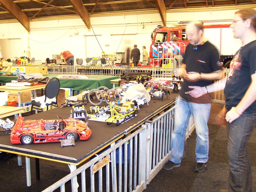 lego-world-2007-setting_up-090.jpg