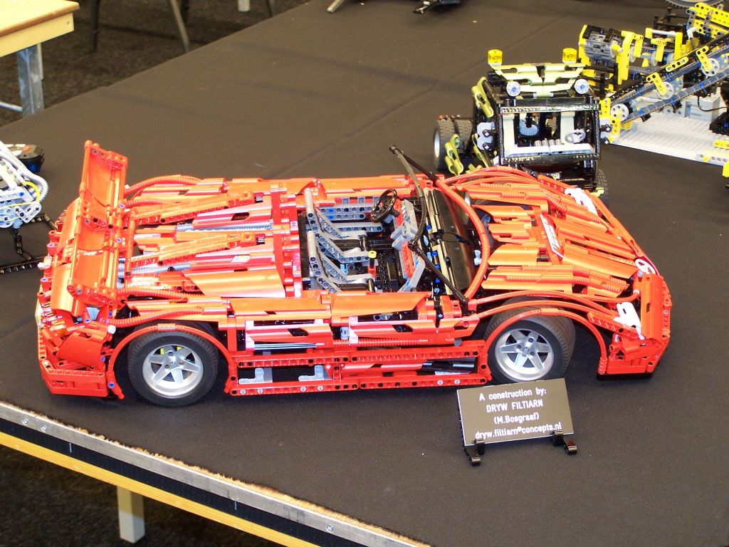 lego-world-2007-setting_up-091.jpg