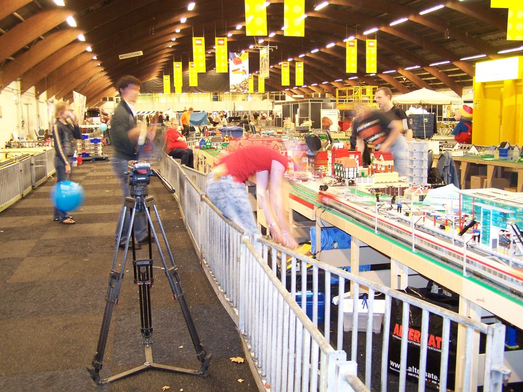 lego-world-2007-setting_up-095.jpg