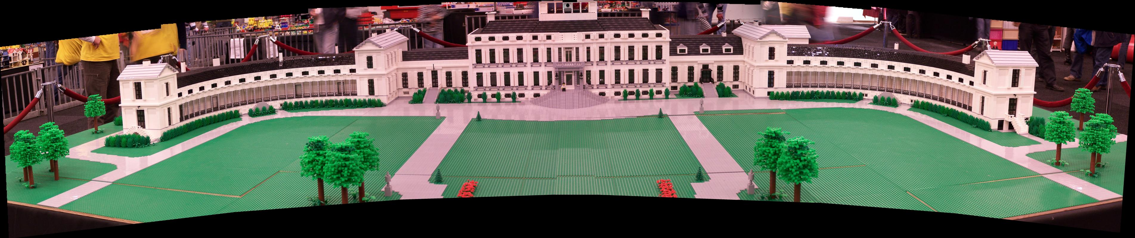 lego-world-2008-150-panorama.jpg