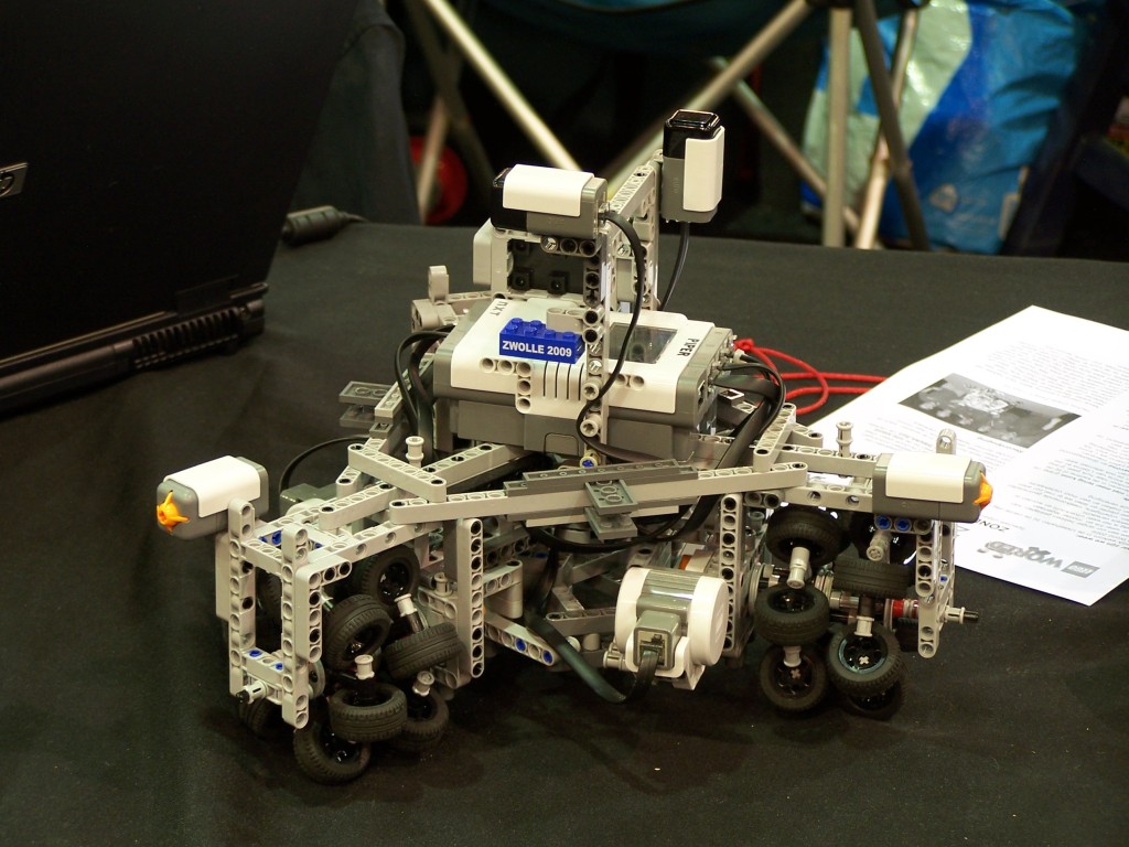 lego-world-2009-370-moc-nxt.jpg