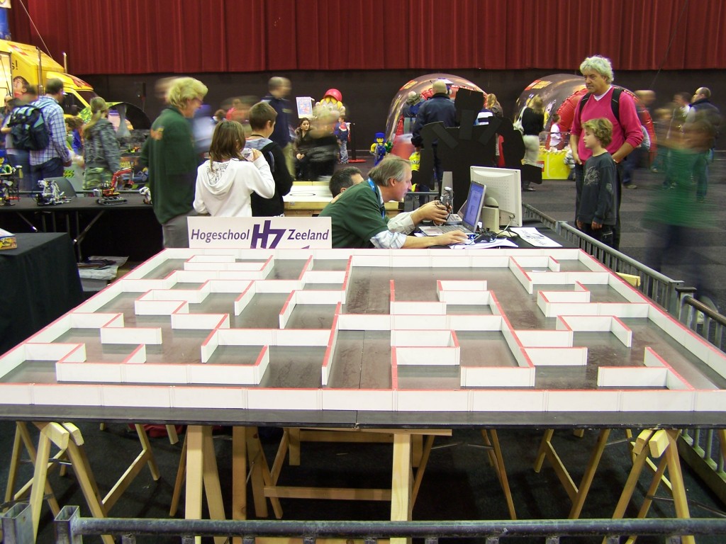 lego-world-2009-373-moc-nxt.jpg