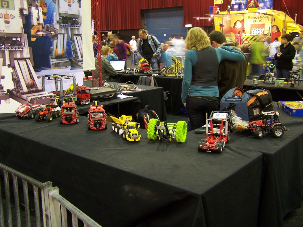 lego-world-2009-374-moc-nxt.jpg
