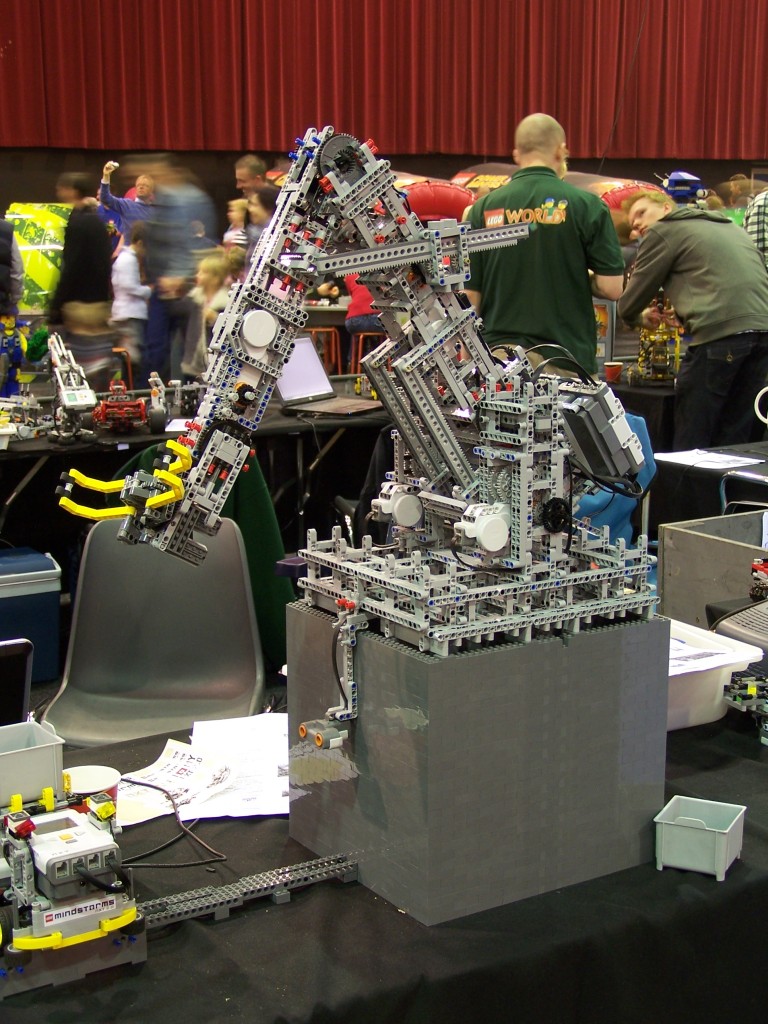 lego-world-2009-377-moc-nxt.jpg
