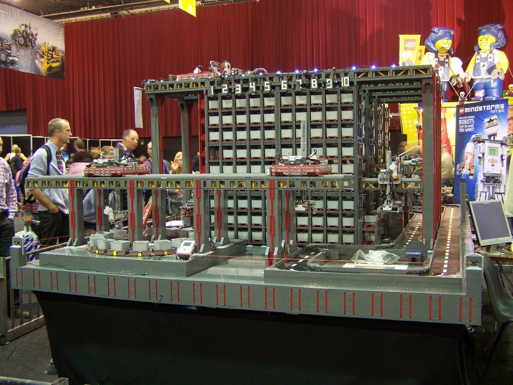 lego-world-2009-378-moc-nxt.jpg