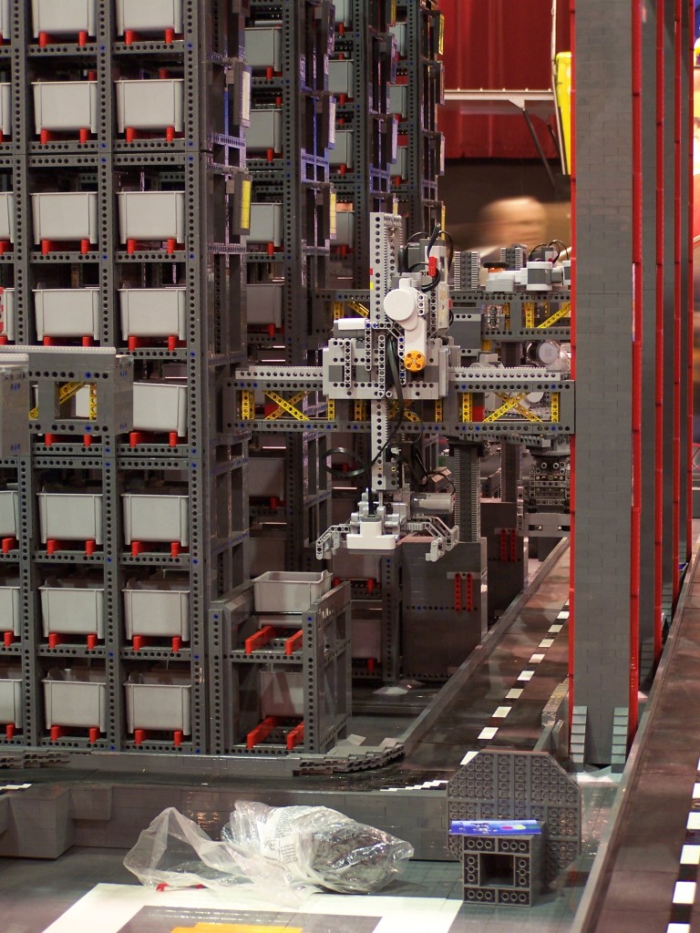 lego-world-2009-379-moc-nxt.jpg