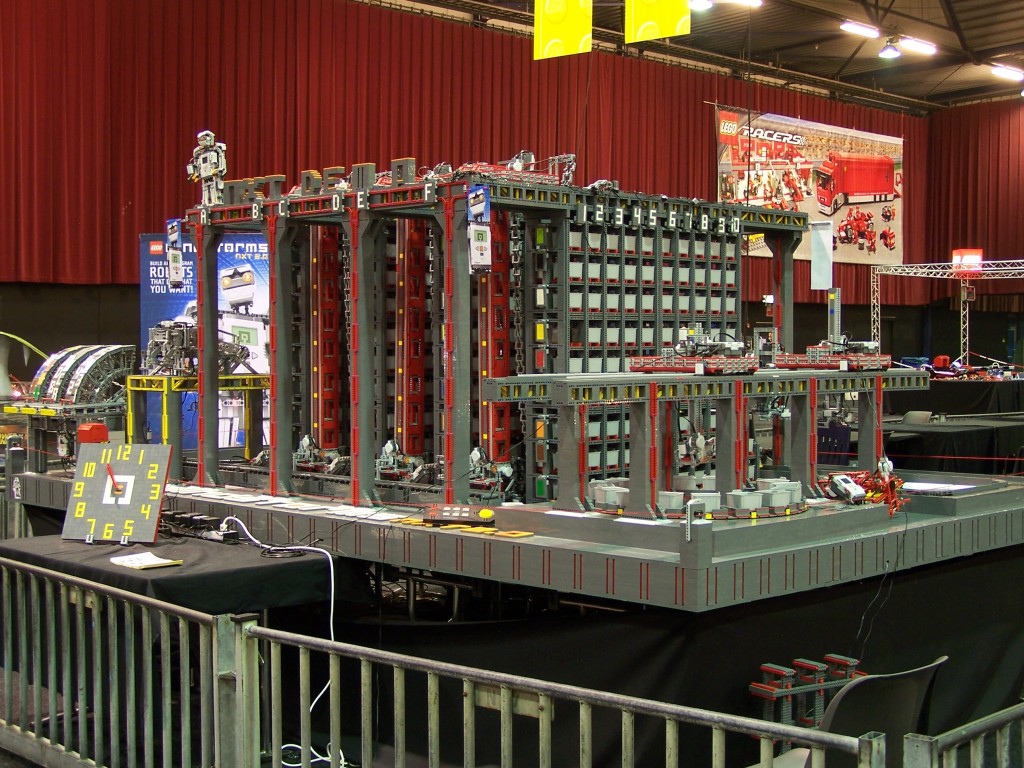 lego-world-2009-382-moc-nxt.jpg