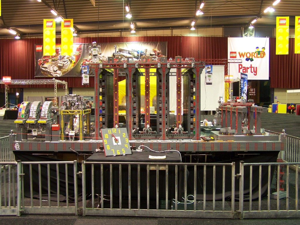 lego-world-2009-383-moc-nxt.jpg