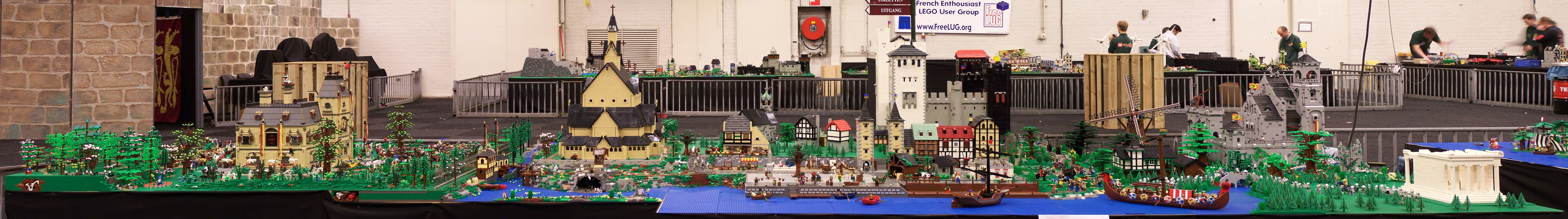 lego-world-2009-280-moc-castle-panorama.jpg