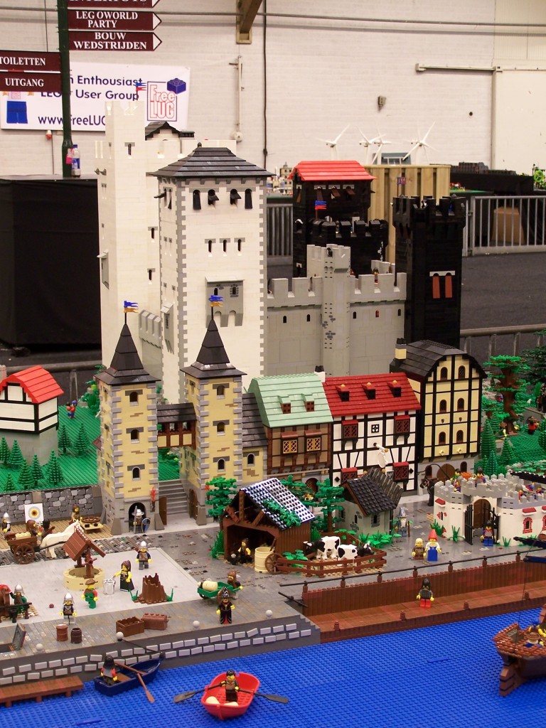 lego-world-2009-296-moc-castle.jpg