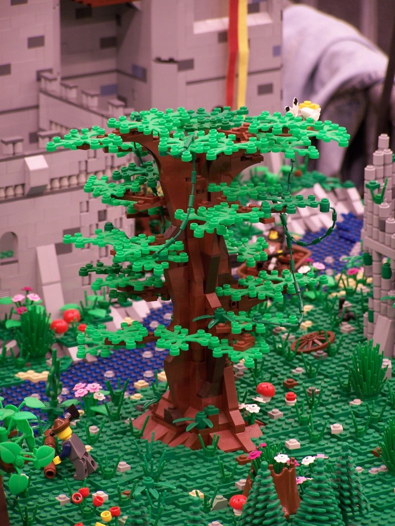 lego-world-2009-306-moc-castle.jpg