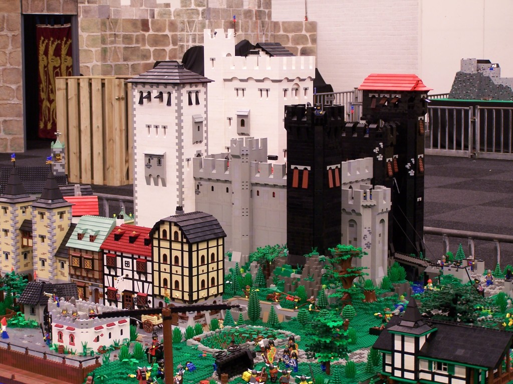 lego-world-2009-307-moc-castle.jpg