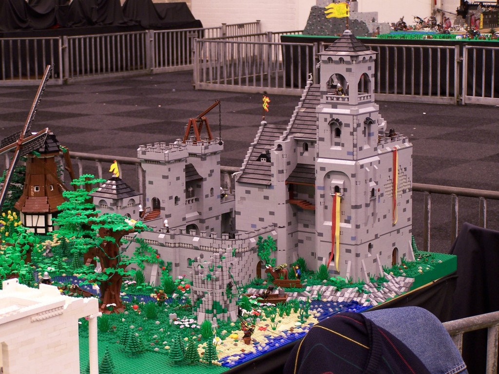 lego-world-2009-309-moc-castle.jpg